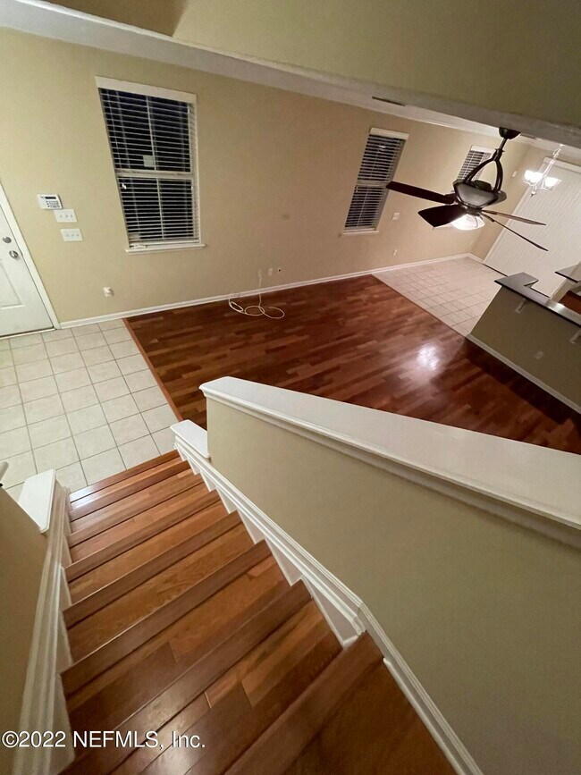 Building Photo - 2304 Sunset Bluff Dr