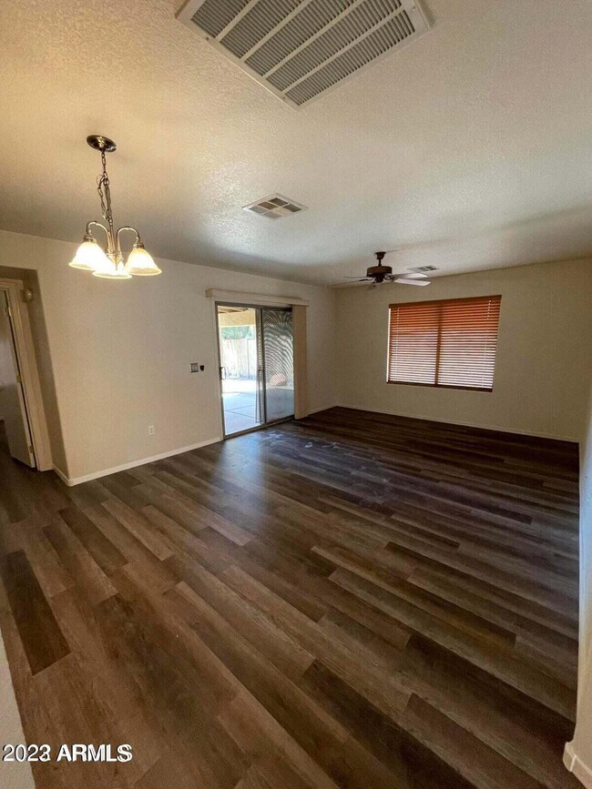 Foto del edificio - 46095 W Windmill Dr
