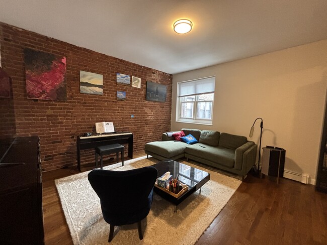 Building Photo - 17 Stearns Rd