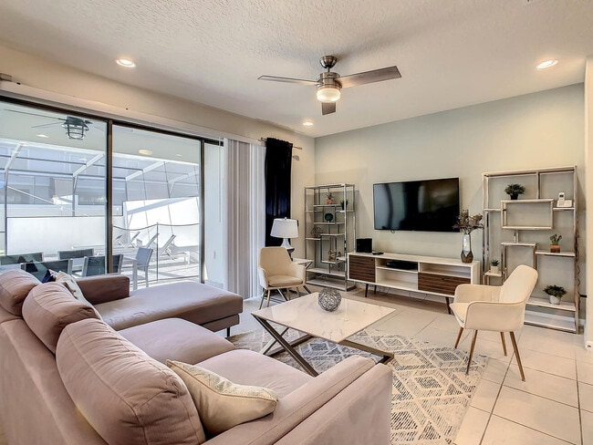 Building Photo - 2404 Tangier Dr