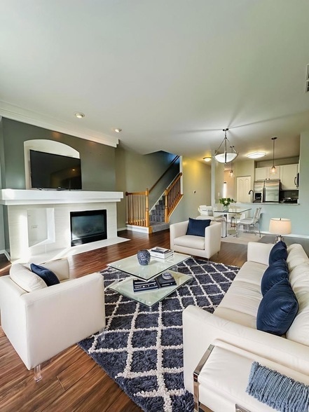 Building Photo - 2409 Golf Ridge Cir