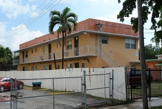 Building Photo - Goldschmidt House Apartments