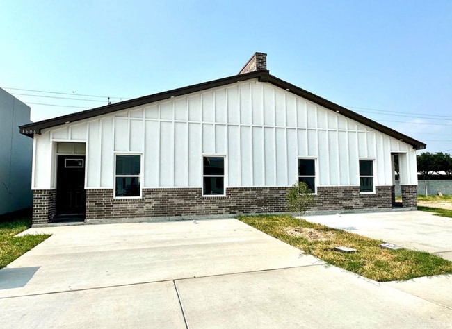 Building Photo - 1604 W B St