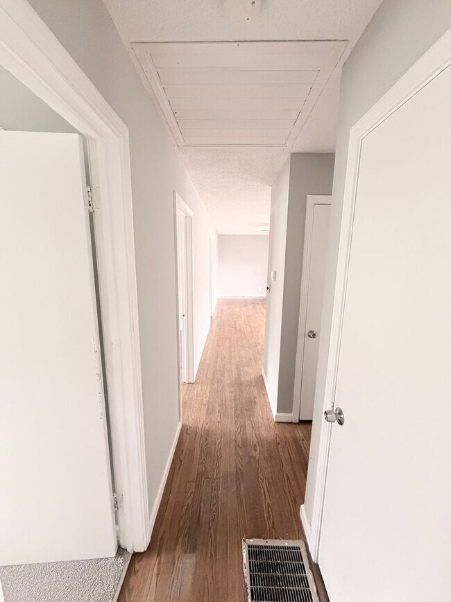 Foto del edificio - 6205 E 99 St
