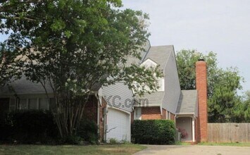 Building Photo - 911 Leisure Dr