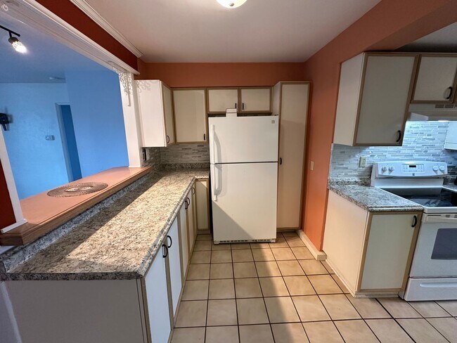 Foto del edificio - 3-Bedroom, 2-Bath Home Just Steps from the Beach – Daytona Beach