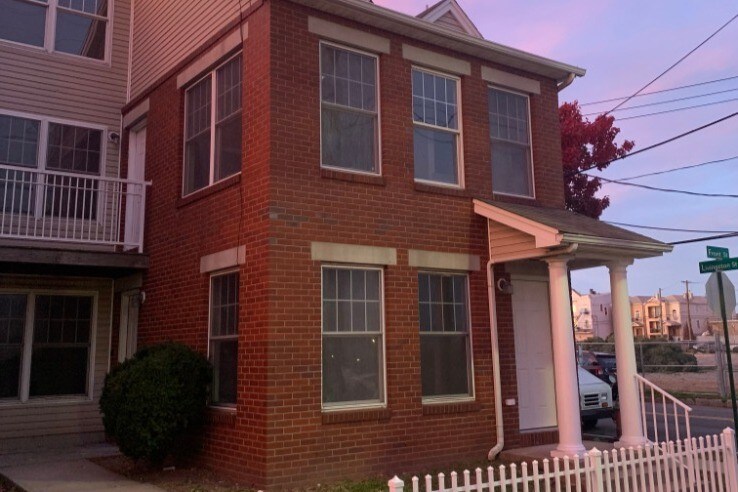 Primary Photo - 114 Front St