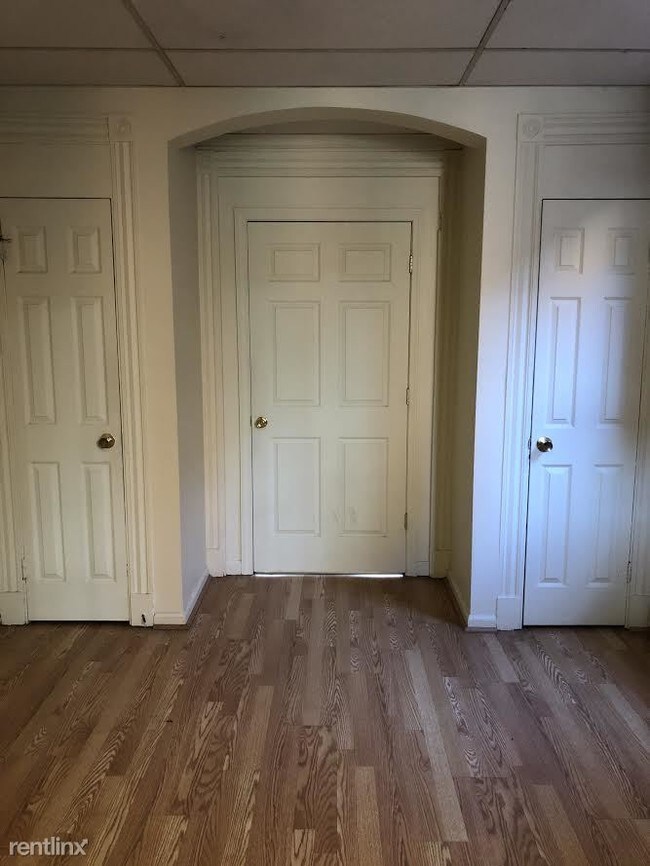 Building Photo - 2 br, 1 bath  - 135 Howe St Apt A A