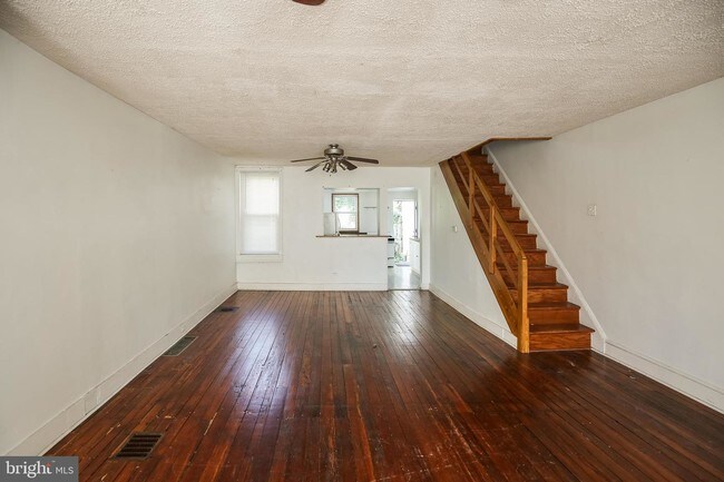 Building Photo - 2207 E Sergeant St