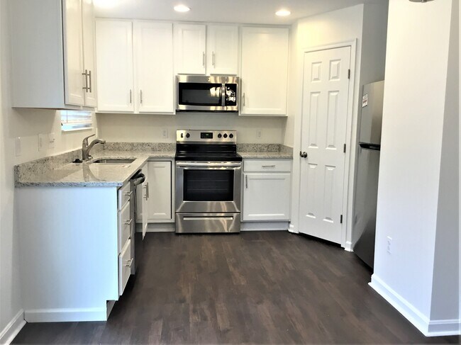 Building Photo - 6007 Oak Leaf Court