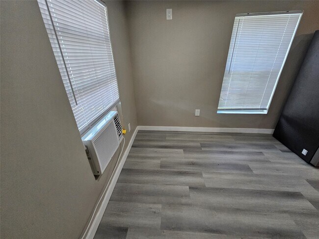 Foto del edificio - 6940 Hemlock St