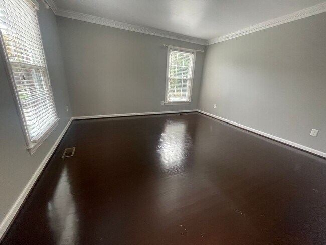 Foto del edificio - Spacious 4 Bedroom near Guilford College