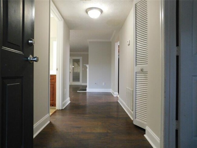 Building Photo - 403 Bedfort Dr.