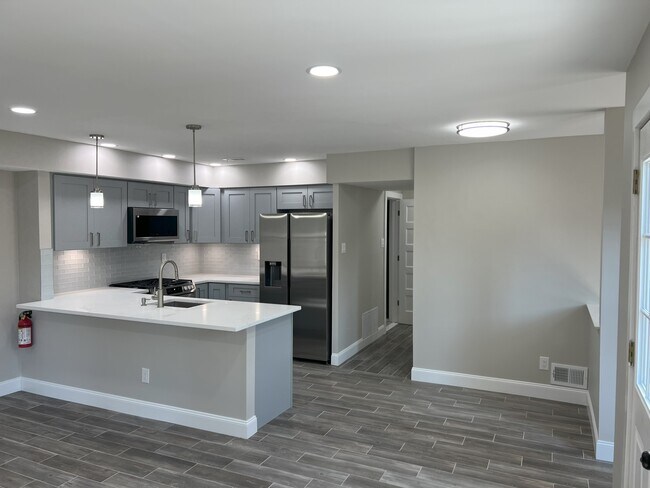 Foto del edificio - 223 Foxwood Ln