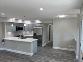 Building Photo - 223 Foxwood Ln