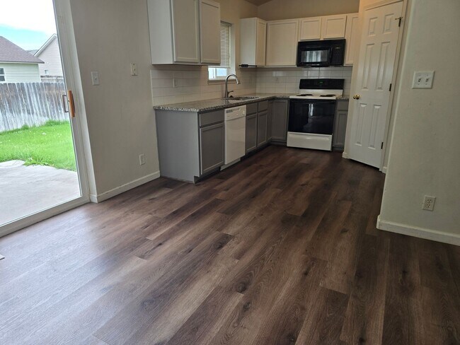 Foto del edificio - 3 Bedroom, 2 Bath Home for Rent