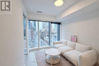 Building Photo - 3 Gloucester St