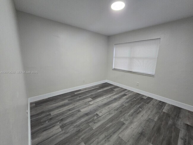 Foto del edificio - 2431 NW 9th St