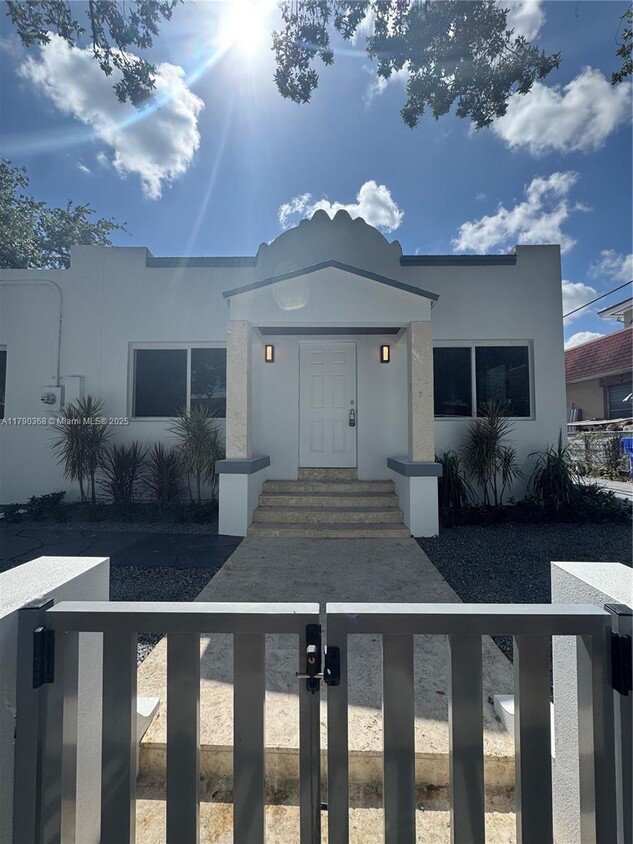 Foto principal - 328 SW 15th Ave