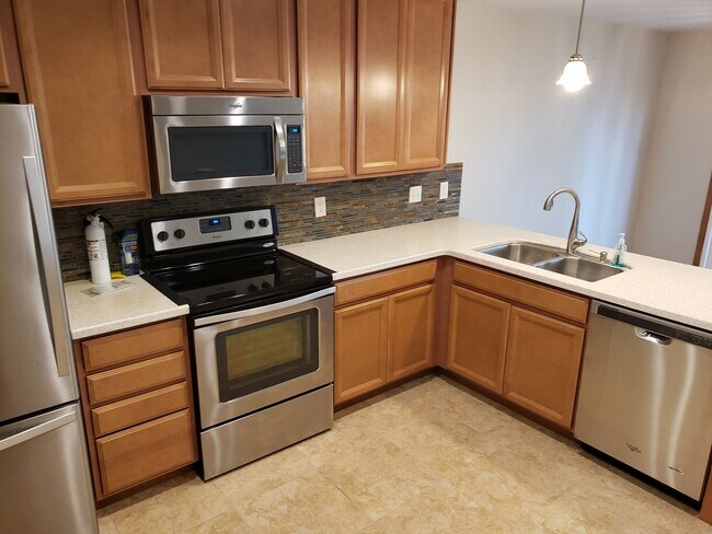 Building Photo - BEAUTIFUL HOME IN BROOMFIELD WITH FENCED IN YARD - AVAILABLE 8/6/26