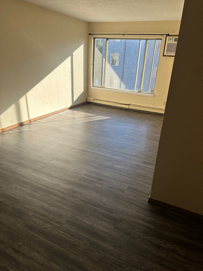 Foto del edificio - Four Bedroom Apartment