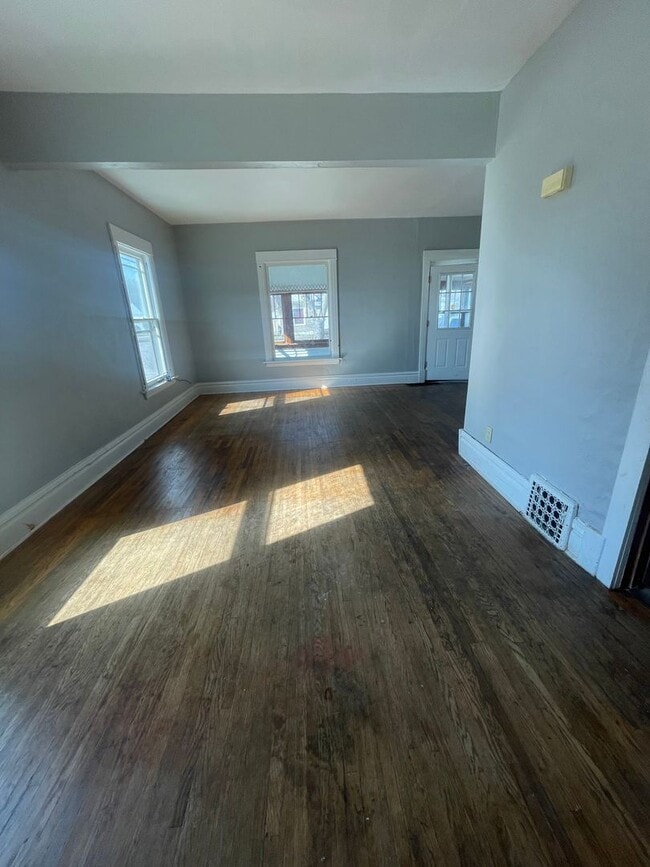 Building Photo - 3bd 1.5 ba single family home