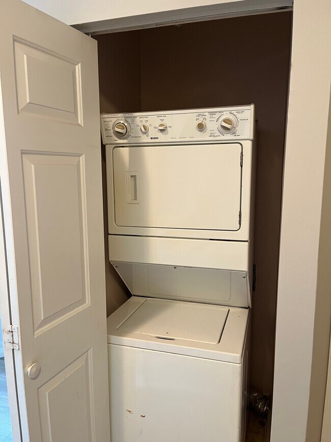 laundry - 3512 Sweetwater Blvd