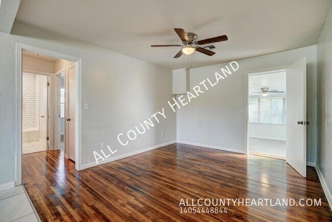 Building Photo - 2400 W Britton Rd