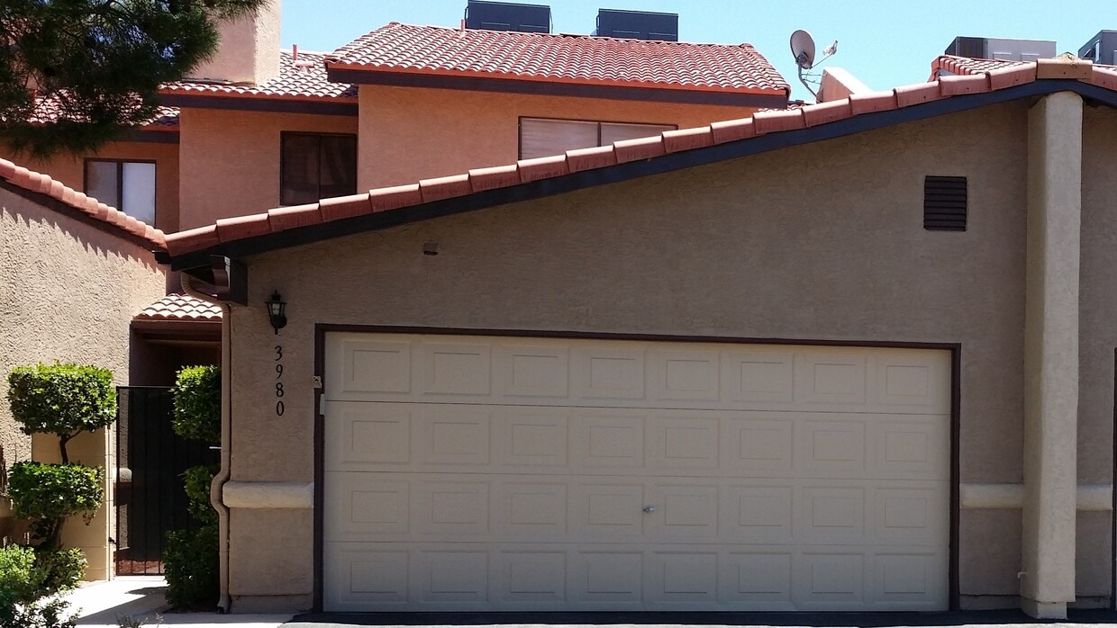 Foto principal - 3980 Delos Dr