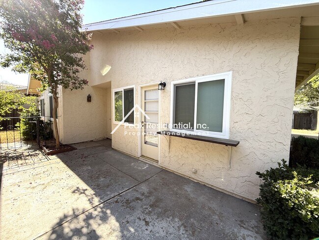 Building Photo - Orangevale 3bd/2ba House with 2 Car Garage