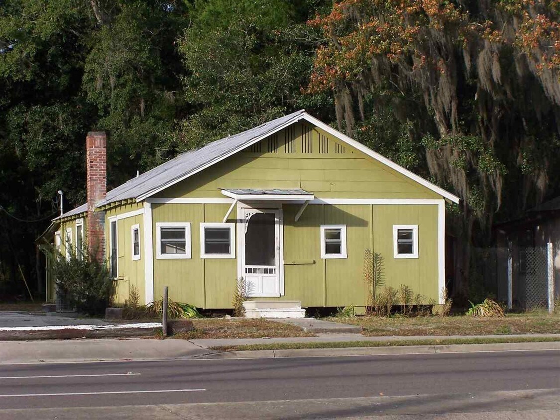 Primary Photo - 1506 E University Ave