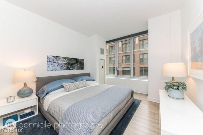 Building Photo - 2 br, 2 bath Apartment - 721 S Wells