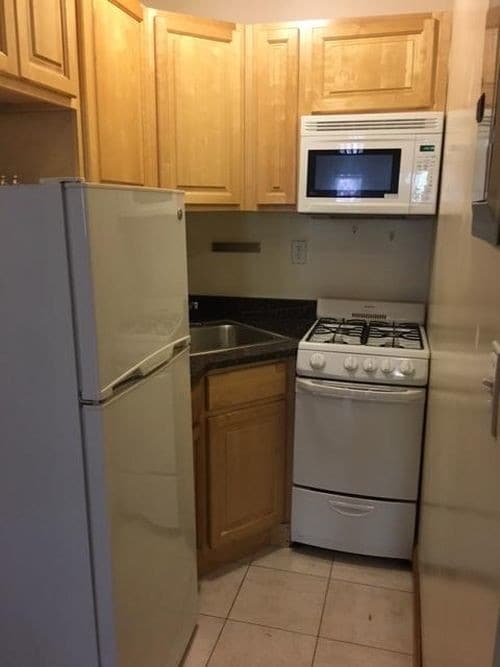 Building Photo - 59 W 76th St
