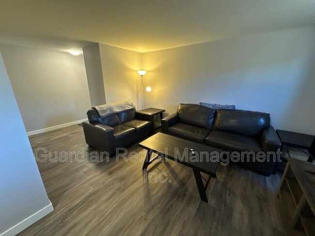 Building Photo - 117 Centennial Dr