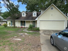 Building Photo - 132 Lake Dockery Rd