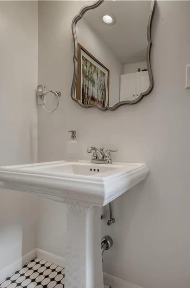 Photo - 1413 W Tucker Blvd House