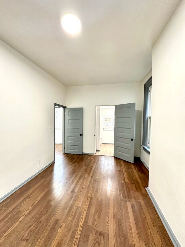 Building Photo - Newly Renovated 1 Bedroom, 1 Bath Unit in ...