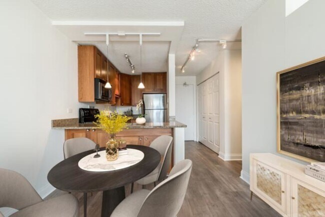 Building Photo - 450 W Briar