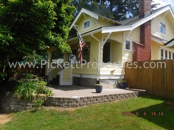 Primary Photo - Charming 3+ Bedroom home in Keyport *Short...
