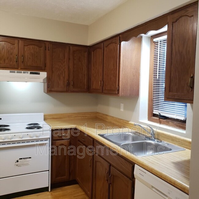Building Photo - 6042 Boxwood Dr