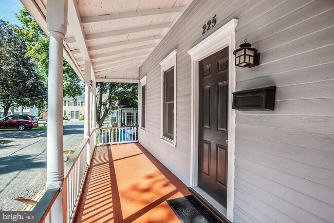 Building Photo - 225 Frenchs Ave