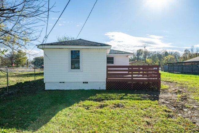 Building Photo - Move in Promo- $200 off First Month's Rent! Spacious and Stunning 3-Bedroom, 2-Bath Home on Alaba...