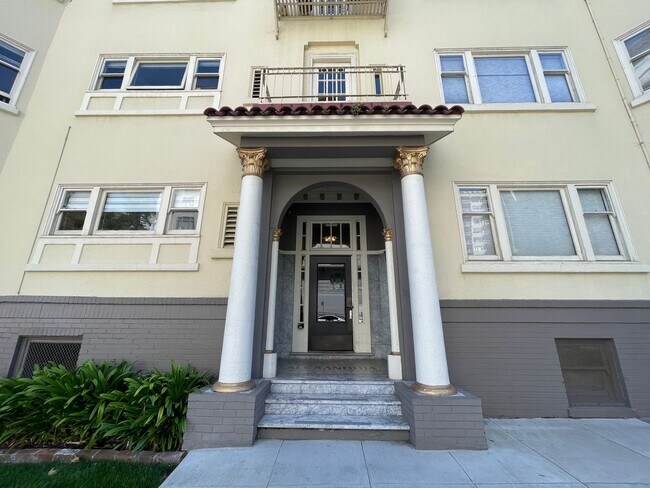 Building Photo - 1906 Jackson Street