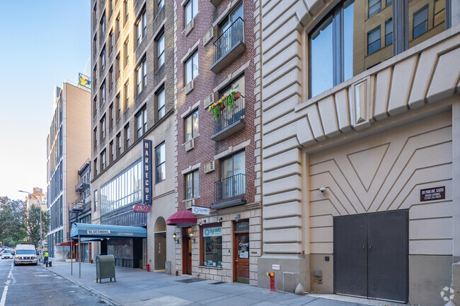 Building Photo - 114 E 27th St