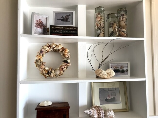 Florida decor - 19450 Gulf Blvd