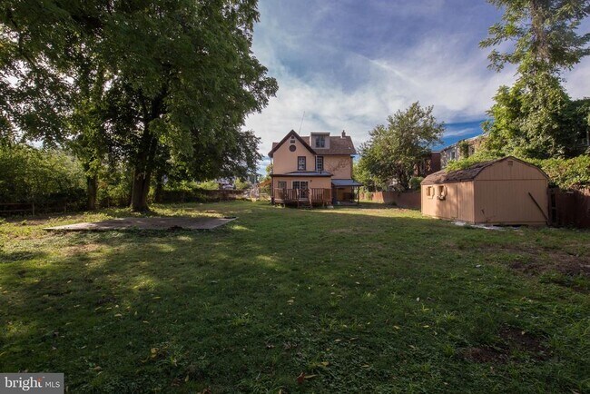 Foto del edificio - 724 E Locust Ave