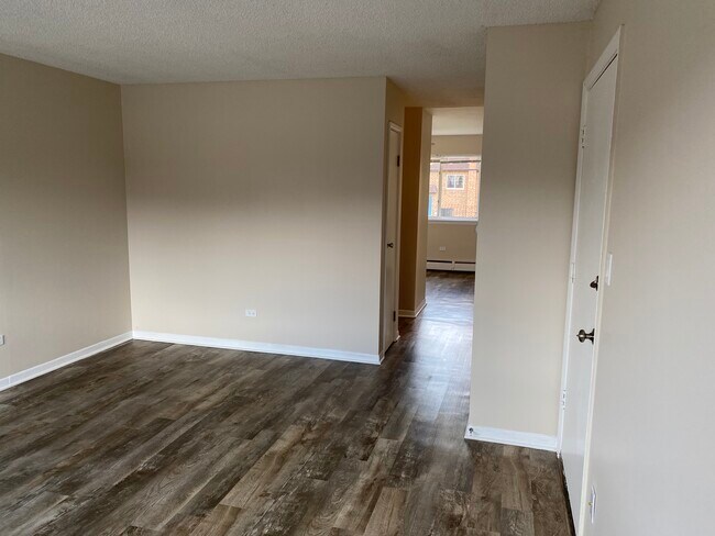 Foto del edificio - 1221 Woodbury Ln