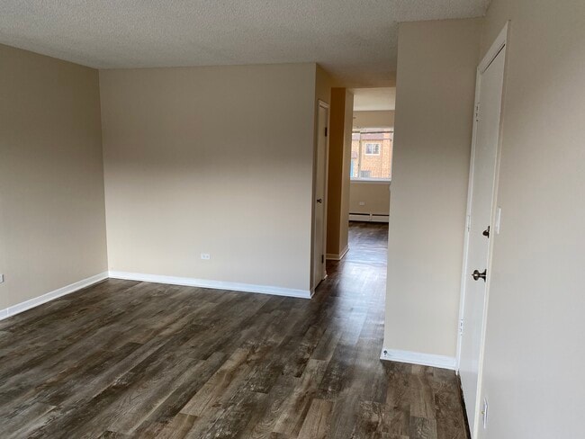 Building Photo - 1221 Woodbury Ln
