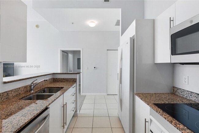 Building Photo - 325 S Biscayne Blvd