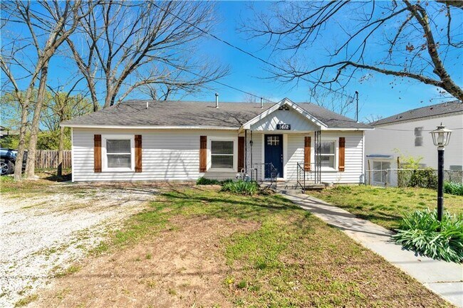 Building Photo - 1612 S Duncan Ave